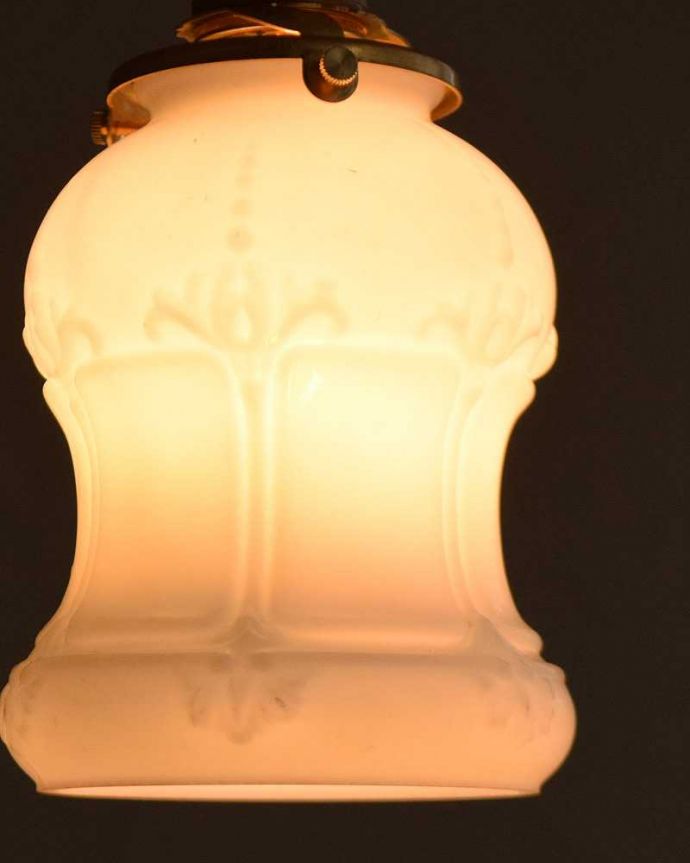 ペンダントライト　照明・ライティング　リラックスできる灯り、アンティークペンダントライト（コード・シャンデリア電球・ギャラリーA付き）。。(m-2010-z)