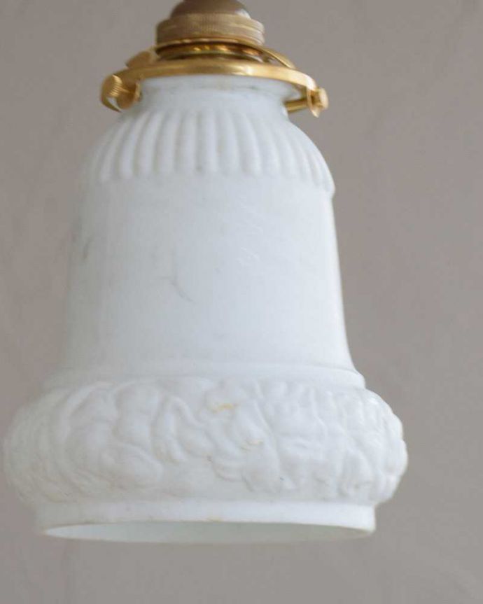 ペンダントライト　照明・ライティング　優雅な模様が浮かぶアンティークペンダントライト（コード・シャンデリア電球・ギャラリーA付き）。。(m-2011-z)