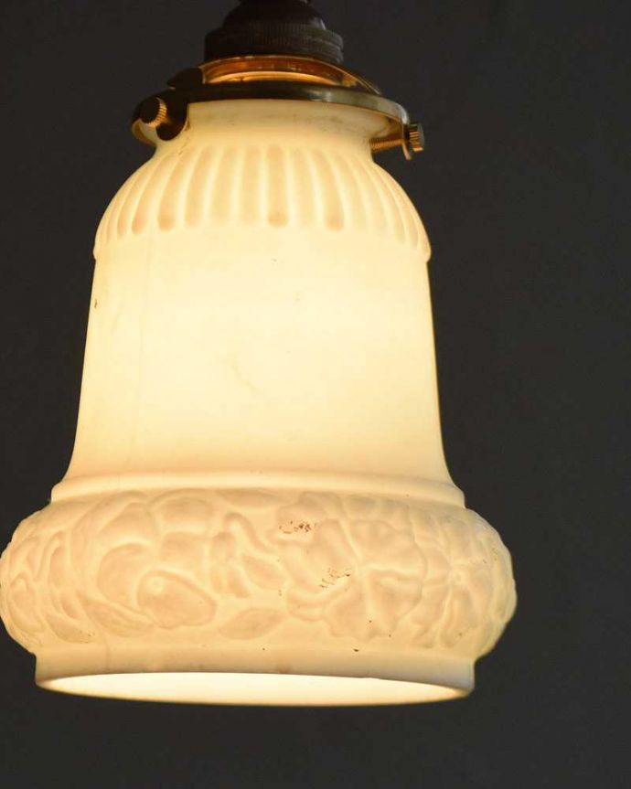 ペンダントライト　照明・ライティング　優雅な模様が浮かぶアンティークペンダントライト（コード・シャンデリア電球・ギャラリーA付き）。。(m-2011-z)