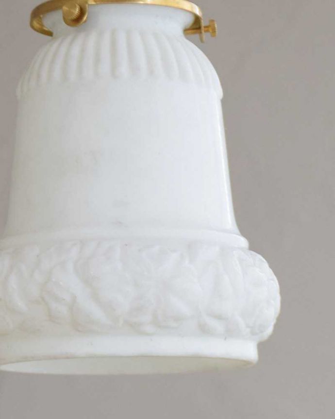 ペンダントライト　照明・ライティング　上品な模様が浮かぶアンティークペンダントライト（コード・シャンデリア電球・ギャラリーA付き）。。(m-2013-z)