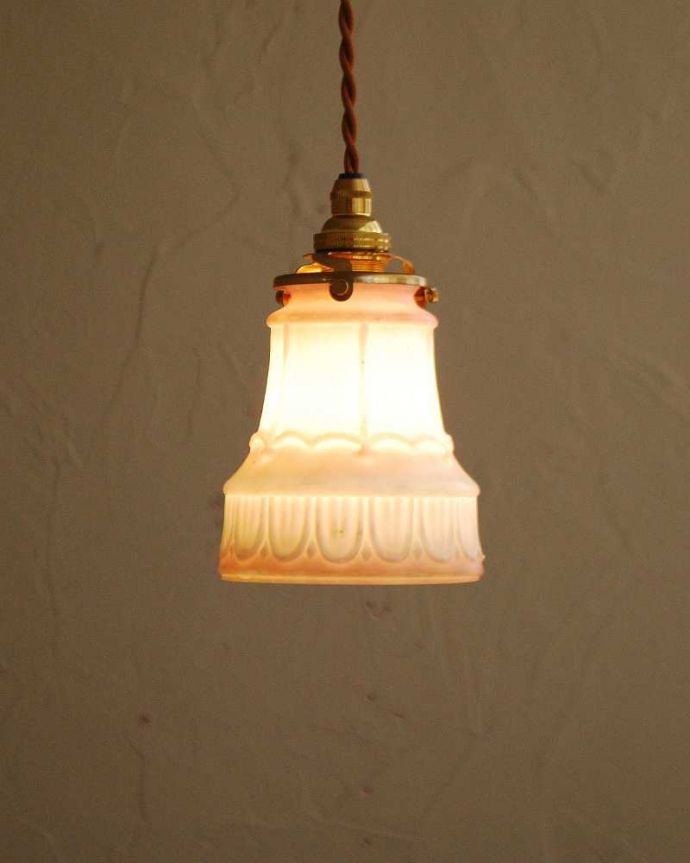 ペンダントライト　照明・ライティング　ピンクのラインが可愛いアンティークペンダントライト（コード・シャンデリア電球・ギャラリーA付き）。。(m-2014-z)