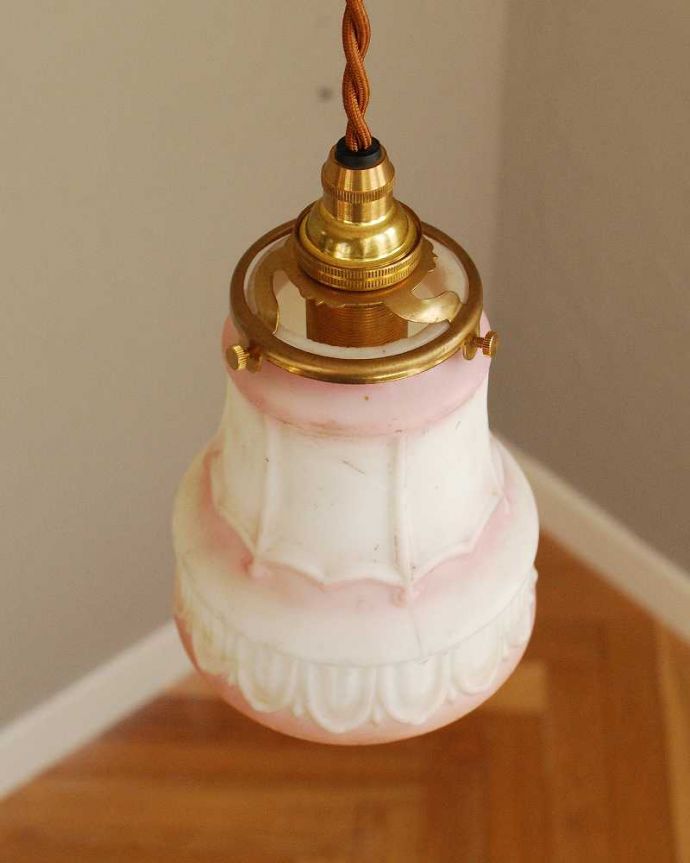 ペンダントライト　照明・ライティング　ピンクのラインが可愛いアンティークペンダントライト（コード・シャンデリア電球・ギャラリーA付き）。。(m-2014-z)