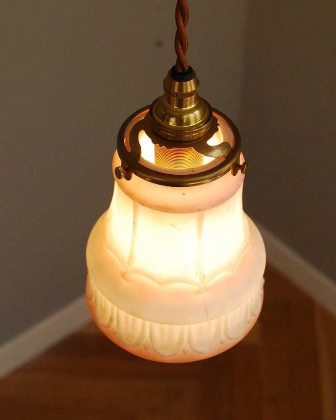 ペンダントライト　照明・ライティング　ピンクのラインが可愛いアンティークペンダントライト（コード・シャンデリア電球・ギャラリーA付き）。。(m-2014-z)