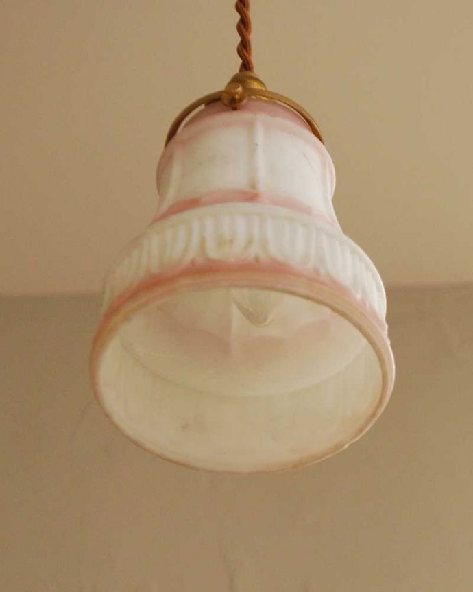 ペンダントライト　照明・ライティング　ピンクのラインが可愛いアンティークペンダントライト（コード・シャンデリア電球・ギャラリーA付き）。。(m-2014-z)