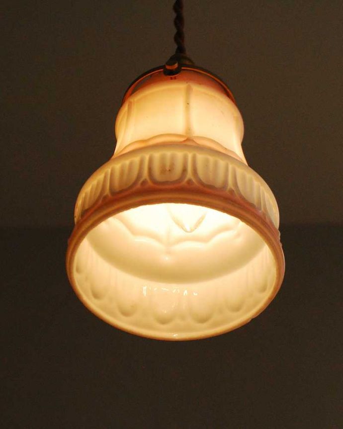 ペンダントライト　照明・ライティング　ピンクのラインが可愛いアンティークペンダントライト（コード・シャンデリア電球・ギャラリーA付き）。。(m-2014-z)