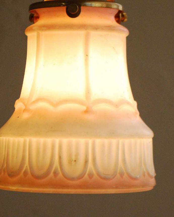 ペンダントライト　照明・ライティング　ピンクのラインが可愛いアンティークペンダントライト（コード・シャンデリア電球・ギャラリーA付き）。。(m-2014-z)