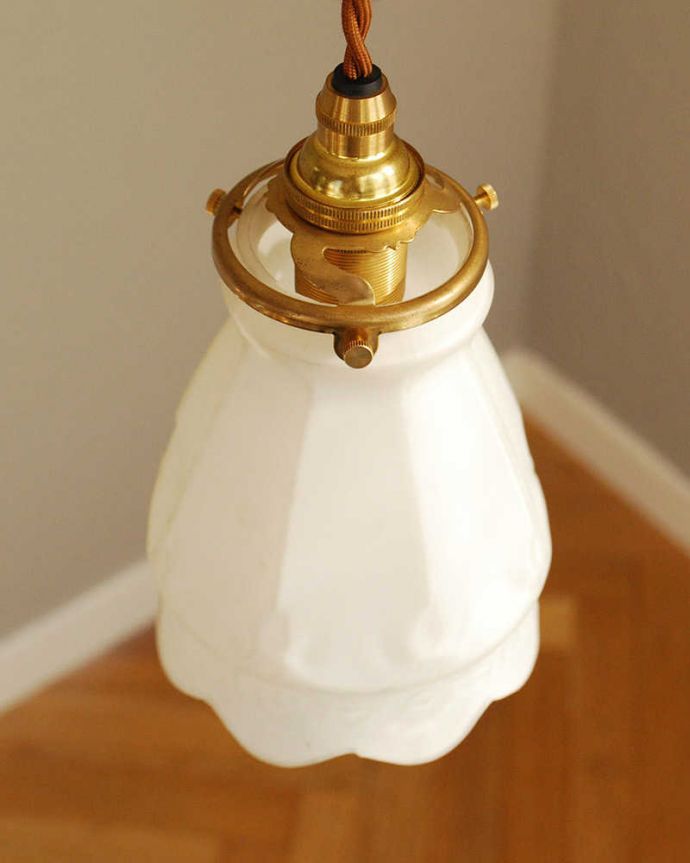 ペンダントライト　照明・ライティング　お花の輪が浮き出すアンティークペンダントライト（コード・シャンデリア電球・ギャラリーA付き）。。(m-2017-z)