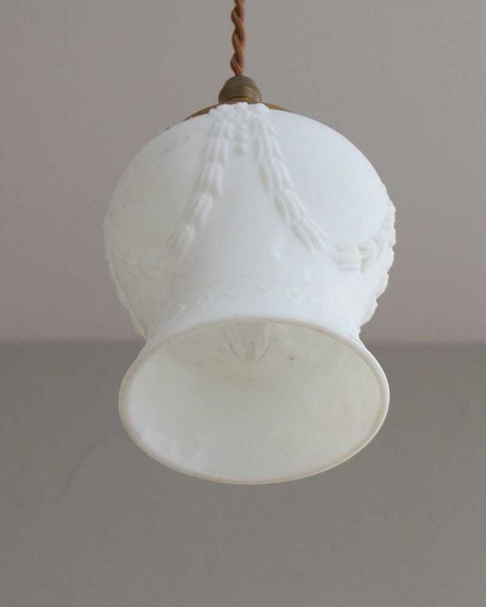 ペンダントライト　照明・ライティング　リボンがかかったようなアンティークペンダントライト（コード・シャンデリア電球・ギャラリーA付き）。。(m-2019-z)