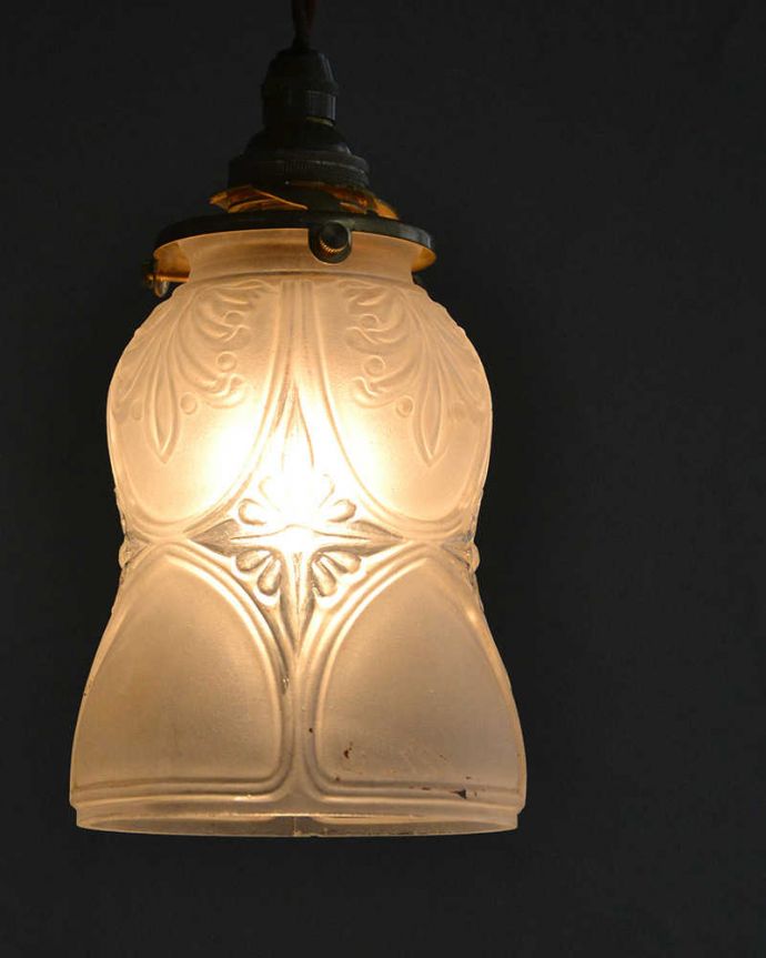 ペンダントライト　照明・ライティング　大人っぽいデザイン、アンティークシェードペンダントライト（コード・シャンデリア電球・ギャラリーA付き）。。(m-2024-z)