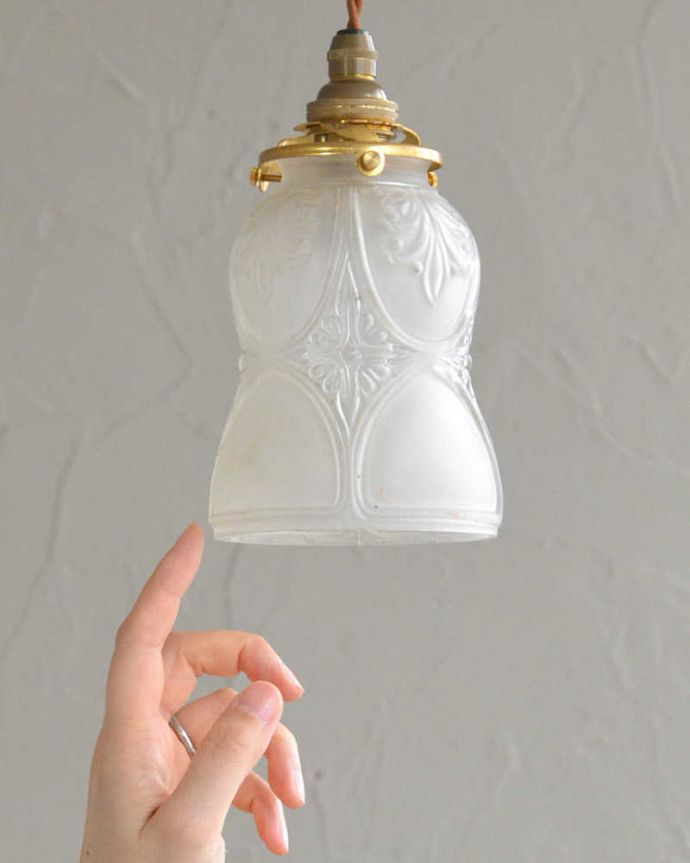 ペンダントライト　照明・ライティング　大人っぽいデザイン、アンティークシェードペンダントライト（コード・シャンデリア電球・ギャラリーA付き）。。(m-2024-z)