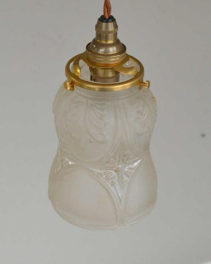 ペンダントライト　照明・ライティング　大人っぽいデザイン、アンティークシェードペンダントライト（コード・シャンデリア電球・ギャラリーA付き）。。(m-2024-z)