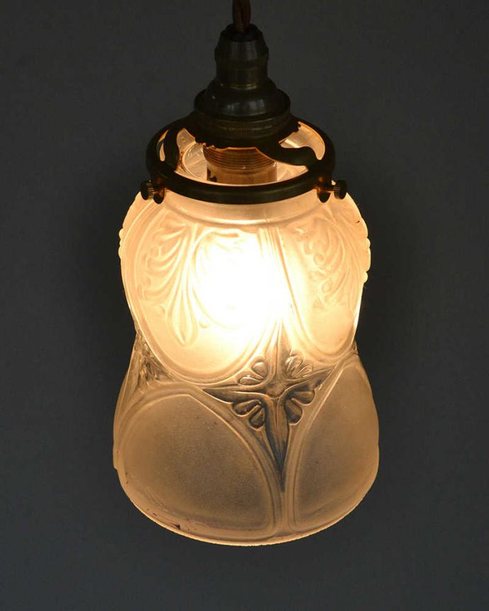 ペンダントライト　照明・ライティング　大人っぽいデザイン、アンティークシェードペンダントライト（コード・シャンデリア電球・ギャラリーA付き）。。(m-2024-z)