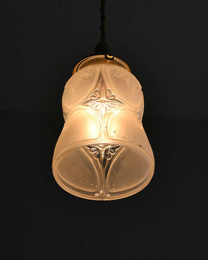 ペンダントライト　照明・ライティング　大人っぽいデザイン、アンティークシェードペンダントライト（コード・シャンデリア電球・ギャラリーA付き）。。(m-2024-z)
