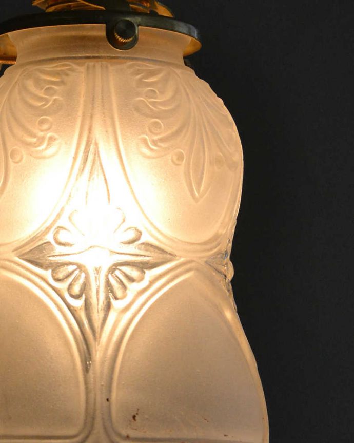 ペンダントライト　照明・ライティング　大人っぽいデザイン、アンティークシェードペンダントライト（コード・シャンデリア電球・ギャラリーA付き）。。(m-2024-z)