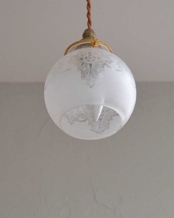 ペンダントライト　照明・ライティング　丸みのある女性らしいデザイン、アンティークシェードペンダントライト（コード・シャンデリア電球・ギャラリーA付き）。。(m-2027-z)