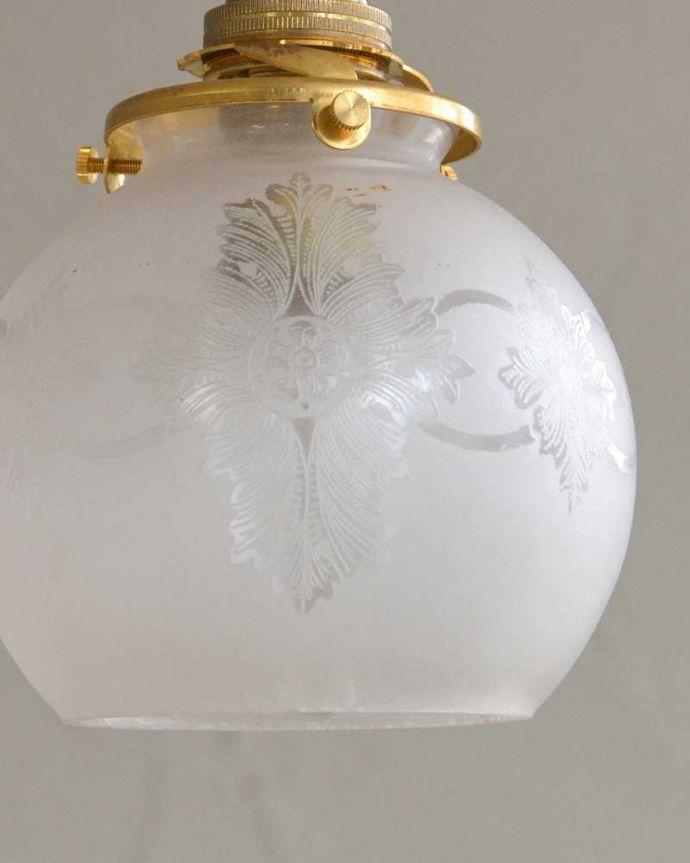 ペンダントライト　照明・ライティング　丸みのある女性らしいデザイン、アンティークシェードペンダントライト（コード・シャンデリア電球・ギャラリーA付き）。。(m-2027-z)