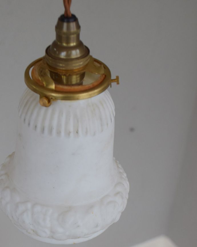 ペンダントライト　照明・ライティング　優しく灯る明かり、アンティークペンダントライト（コード・シャンデリア電球・ギャラリーA付き）。。(m-2028-z)