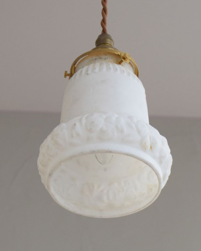 ペンダントライト　照明・ライティング　優しく灯る明かり、アンティークペンダントライト（コード・シャンデリア電球・ギャラリーA付き）。。(m-2028-z)