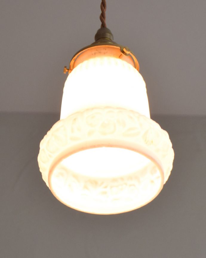 ペンダントライト　照明・ライティング　優しく灯る明かり、アンティークペンダントライト（コード・シャンデリア電球・ギャラリーA付き）。。(m-2028-z)