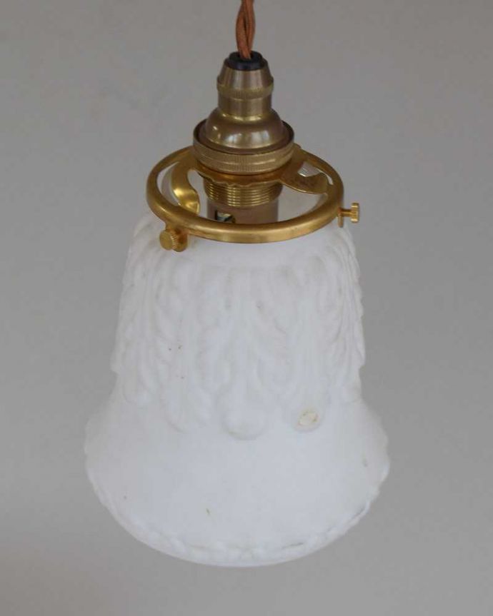 ペンダントライト　照明・ライティング　ポッと浮かび上がる模様がお洒落なアンティークペンダントライト（コード・シャンデリア電球・ギャラリーA付き）。。(m-2030-z)