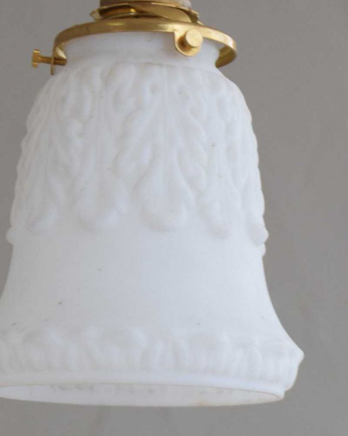 ペンダントライト　照明・ライティング　ポッと浮かび上がる模様がお洒落なアンティークペンダントライト（コード・シャンデリア電球・ギャラリーA付き）。。(m-2030-z)