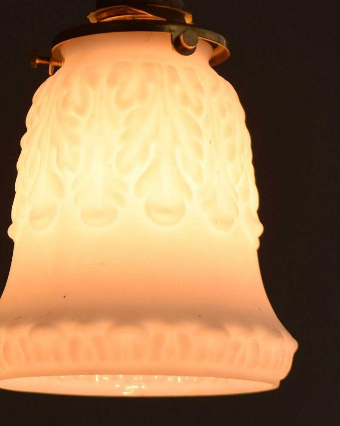 ペンダントライト　照明・ライティング　ポッと浮かび上がる模様がお洒落なアンティークペンダントライト（コード・シャンデリア電球・ギャラリーA付き）。。(m-2030-z)