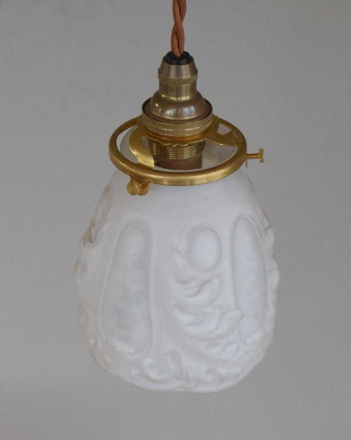 ペンダントライト　照明・ライティング　ピンクのお花がかわいいアンティークペンダントライト（コード・シャンデリア電球・ギャラリーA付き）。。(m-2031-z)