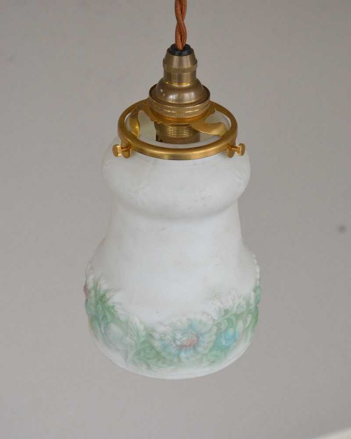 ペンダントライト　照明・ライティング　お花模様が浮き上がるアンティークペンダントライト（コード・シャンデリア電球・ギャラリーA付き）。。(m-2032-z)