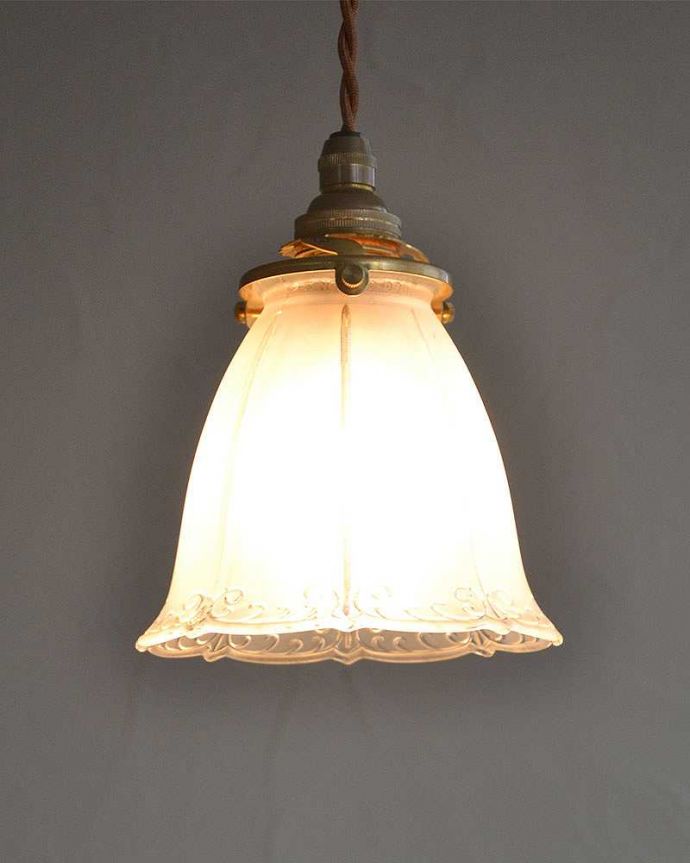 ペンダントライト　照明・ライティング　すずらんのような可愛いかたち、アンティークシェードペンダントライト（コード・シャンデリア電球・ギャラリーA付き）。。(m-2033-z)