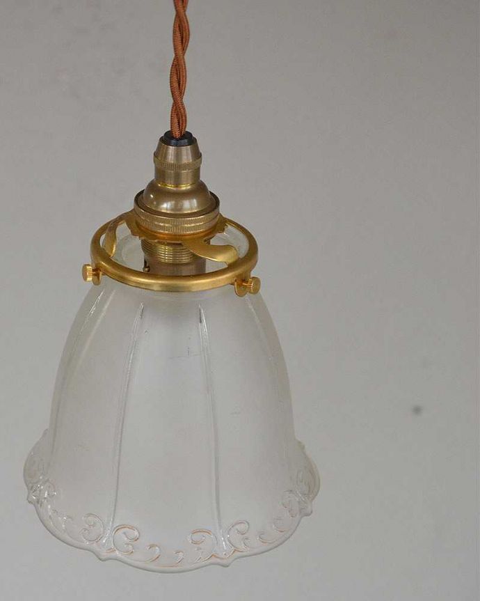 ペンダントライト　照明・ライティング　すずらんのような可愛いかたち、アンティークシェードペンダントライト（コード・シャンデリア電球・ギャラリーA付き）。。(m-2033-z)