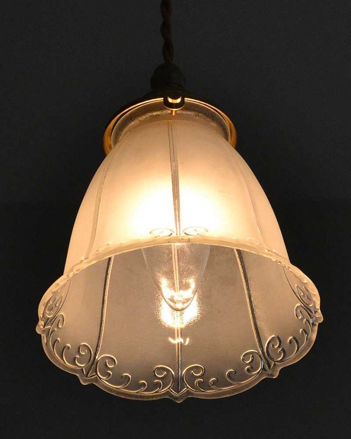 ペンダントライト　照明・ライティング　すずらんのような可愛いかたち、アンティークシェードペンダントライト（コード・シャンデリア電球・ギャラリーA付き）。。(m-2033-z)