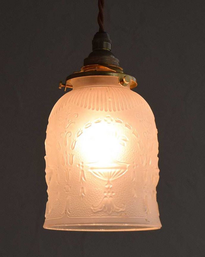 ペンダントライト　照明・ライティング　さりげないお洒落さ、アンティークペンダントライト（コード・シャンデリア電球・ギャラリーA付き）。。(m-2035-z)