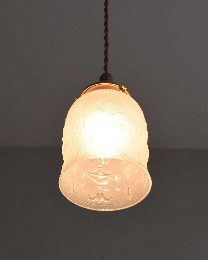 ペンダントライト　照明・ライティング　さりげないお洒落さ、アンティークペンダントライト（コード・シャンデリア電球・ギャラリーA付き）。。(m-2035-z)