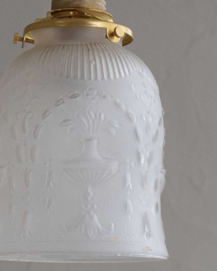 ペンダントライト　照明・ライティング　さりげないお洒落さ、アンティークペンダントライト（コード・シャンデリア電球・ギャラリーA付き）。。(m-2035-z)