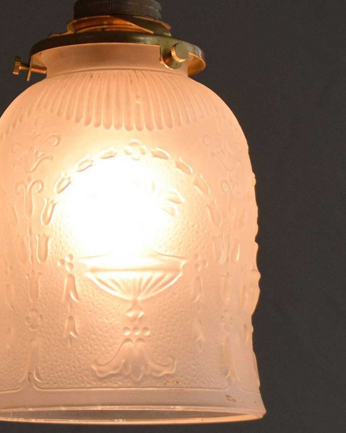 ペンダントライト　照明・ライティング　さりげないお洒落さ、アンティークペンダントライト（コード・シャンデリア電球・ギャラリーA付き）。。(m-2035-z)