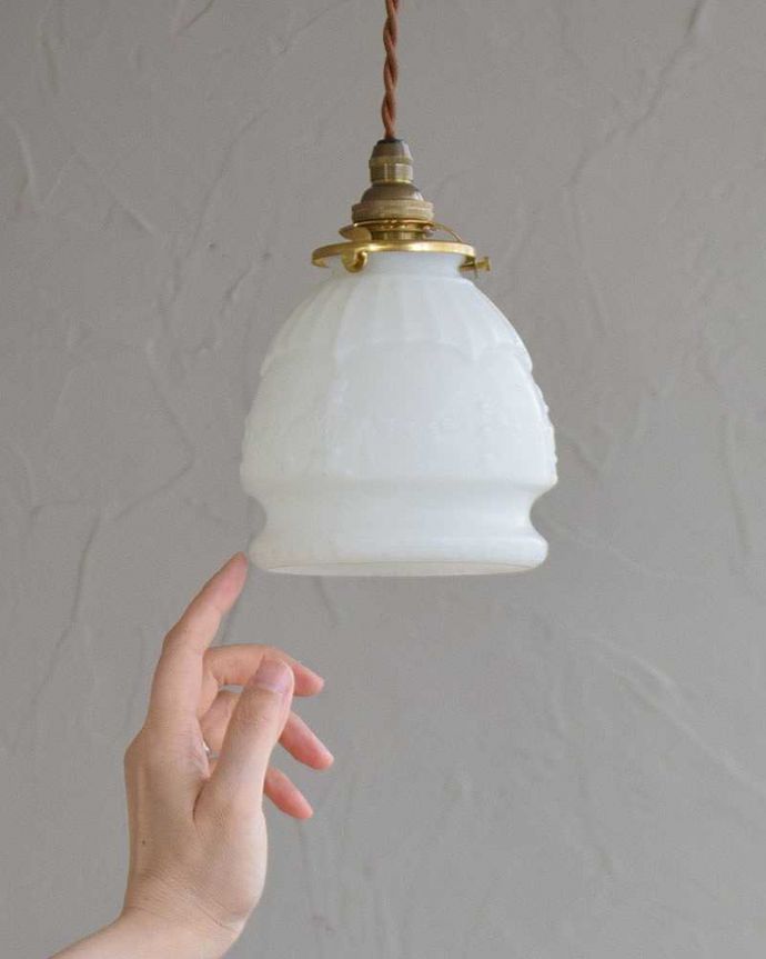 ヨーロッパらしい装飾、アンティークペンダントライト（コード