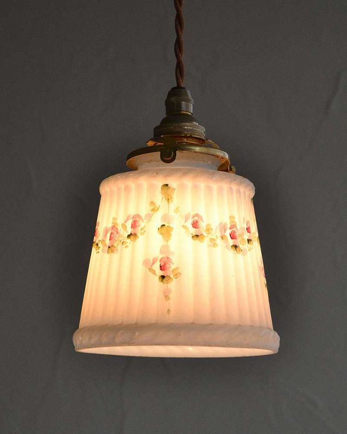 ペンダントライト　照明・ライティング　優しい色使いに癒されるアンティークペンダントライト（コード・シャンデリア電球・ギャラリーA付き）。。(m-2040-z)