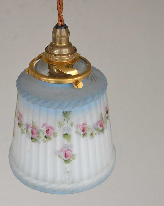 ペンダントライト　照明・ライティング　優しい色使いに癒されるアンティークペンダントライト（コード・シャンデリア電球・ギャラリーA付き）。。(m-2040-z)
