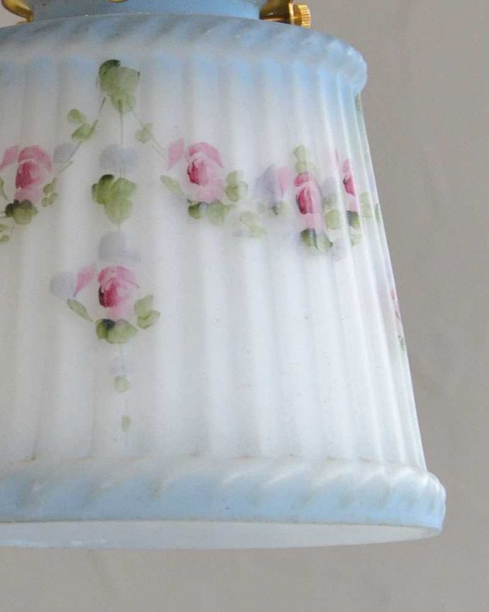 ペンダントライト　照明・ライティング　優しい色使いに癒されるアンティークペンダントライト（コード・シャンデリア電球・ギャラリーA付き）。。(m-2040-z)