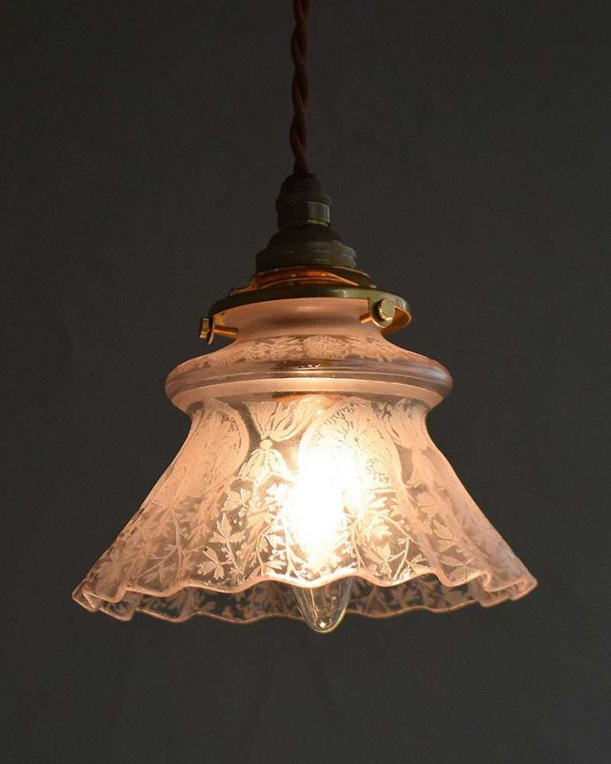 ペンダントライト　照明・ライティング　まるでレースのようなアンティークシェードペンダントライト（コード・シャンデリア電球・ギャラリーA付き）。。(m-2041-z)