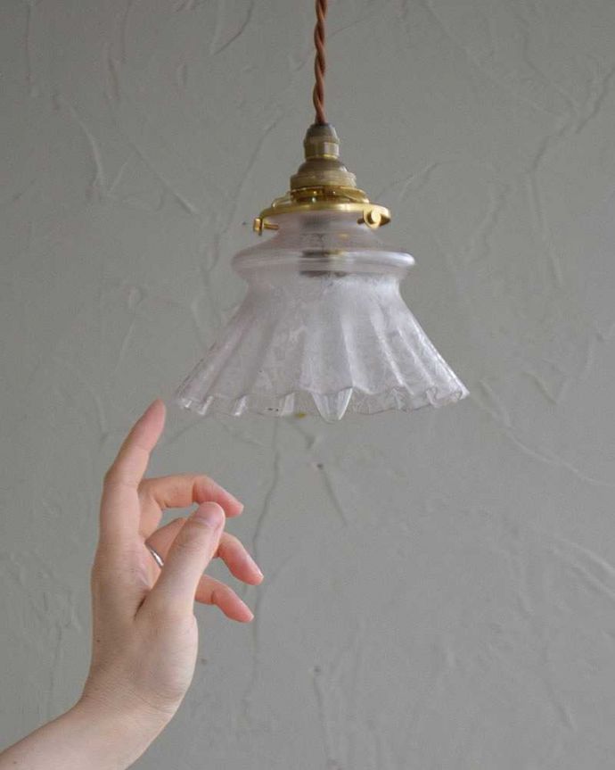 ペンダントライト　照明・ライティング　まるでレースのようなアンティークシェードペンダントライト（コード・シャンデリア電球・ギャラリーA付き）。。(m-2041-z)