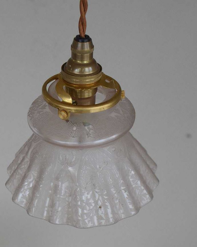 ペンダントライト　照明・ライティング　まるでレースのようなアンティークシェードペンダントライト（コード・シャンデリア電球・ギャラリーA付き）。。(m-2041-z)