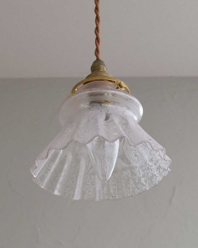 ペンダントライト　照明・ライティング　まるでレースのようなアンティークシェードペンダントライト（コード・シャンデリア電球・ギャラリーA付き）。。(m-2041-z)