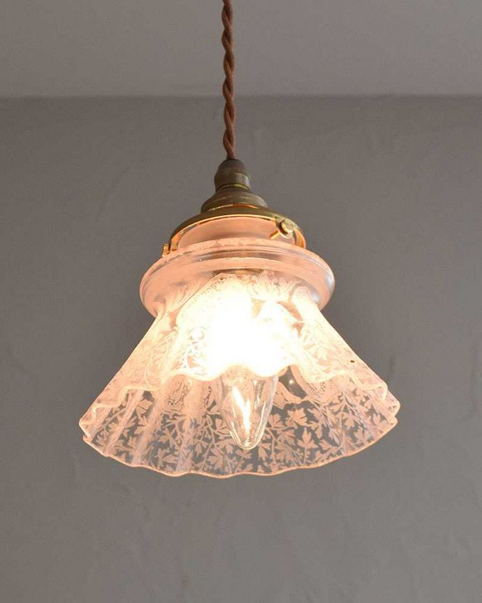 ペンダントライト　照明・ライティング　まるでレースのようなアンティークシェードペンダントライト（コード・シャンデリア電球・ギャラリーA付き）。。(m-2041-z)