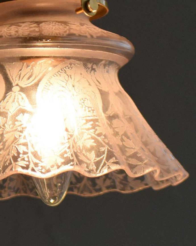 ペンダントライト　照明・ライティング　まるでレースのようなアンティークシェードペンダントライト（コード・シャンデリア電球・ギャラリーA付き）。。(m-2041-z)