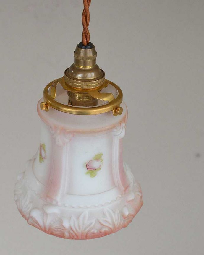 ペンダントライト　照明・ライティング　お花が浮かぶアンティークペンダントライト（コード・シャンデリア電球・ギャラリーA付き）。。(m-2042-z)