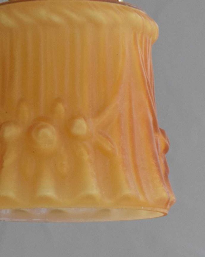 ペンダントライト　照明・ライティング　オレンジのガラス、アンティークペンダントライト（コード・シャンデリア電球・ギャラリーA付き）。。(m-2043-z)