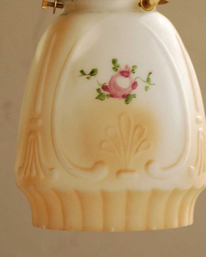 ペンダントライト　照明・ライティング　温かいイエローベースが可愛いアンティークペンダントライト（コード・シャンデリア電球・ギャラリーA付き）。。(m-2045-z)