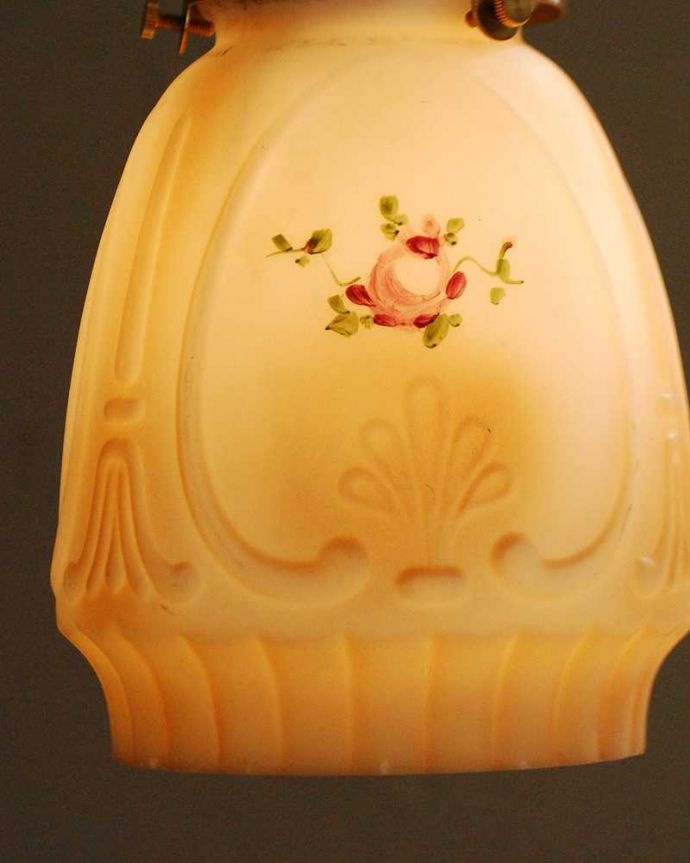 ペンダントライト　照明・ライティング　温かいイエローベースが可愛いアンティークペンダントライト（コード・シャンデリア電球・ギャラリーA付き）。。(m-2045-z)