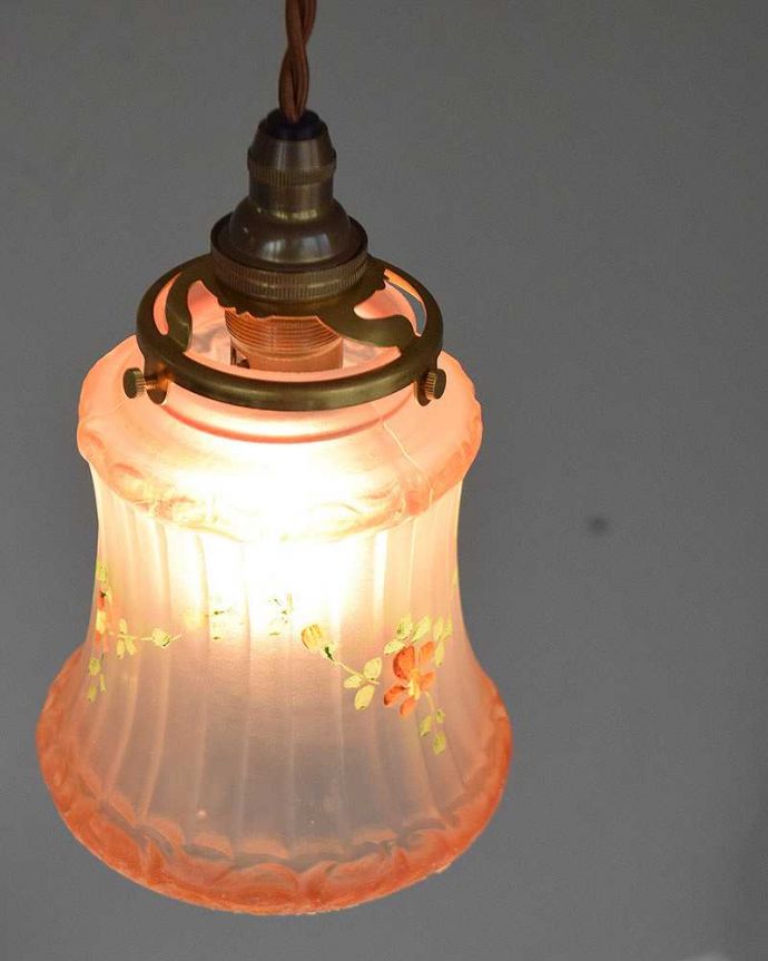 ペンダントライト　照明・ライティング　ピンクのラインが可愛いアンティークペンダントライト（コード・シャンデリア電球・ギャラリーA付き）。。(m-2047-z)